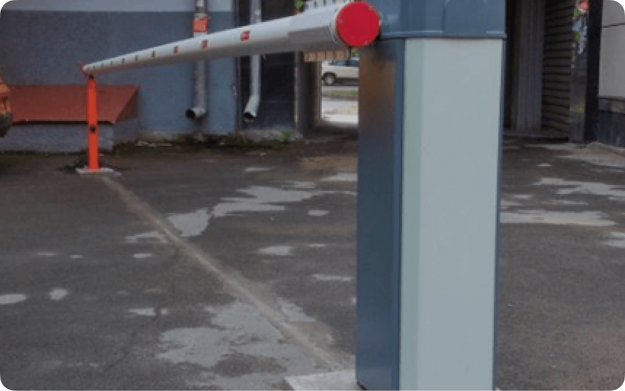 Установка шлагбаума на арендованной территории в Москве: правовые моменты